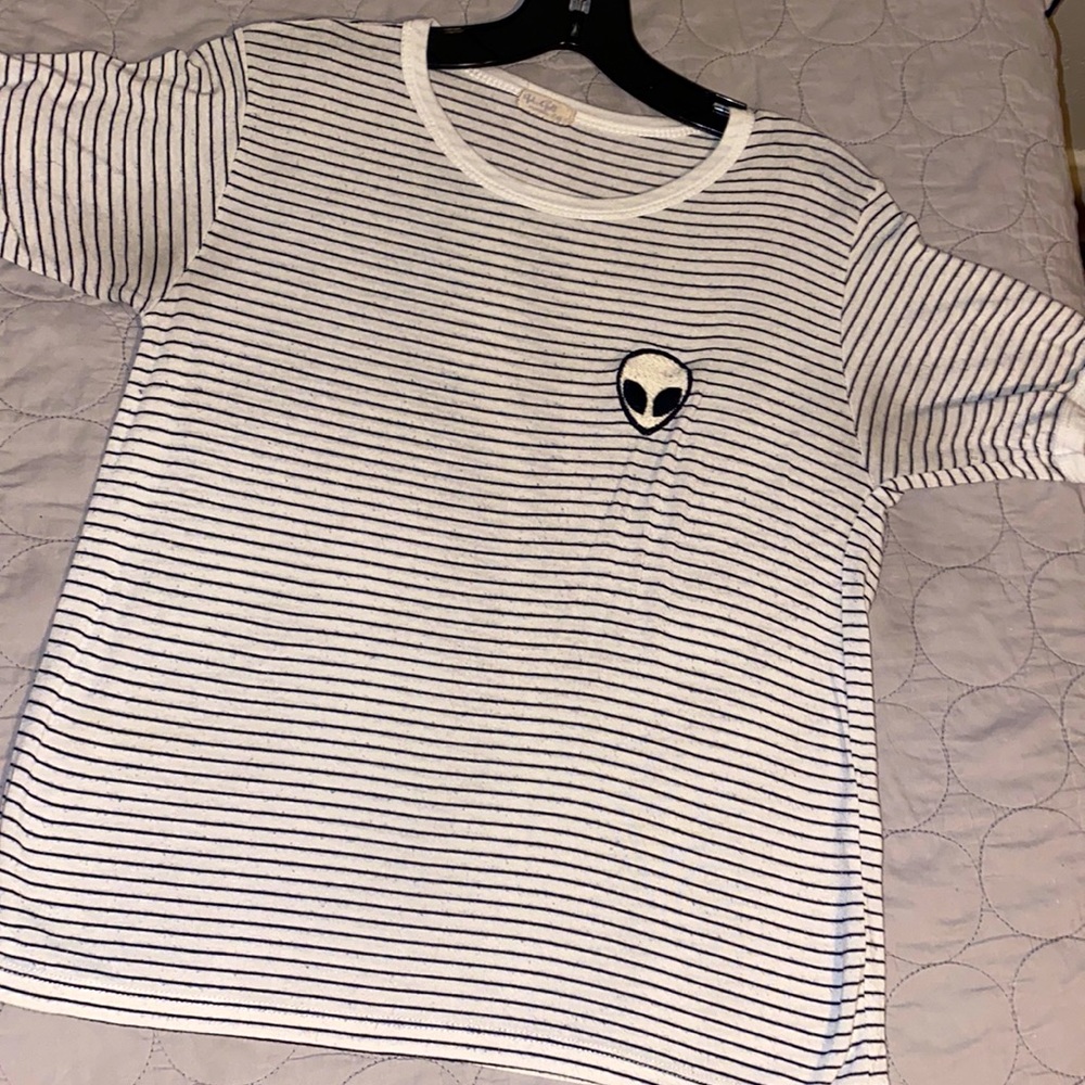Striped alien tshirt